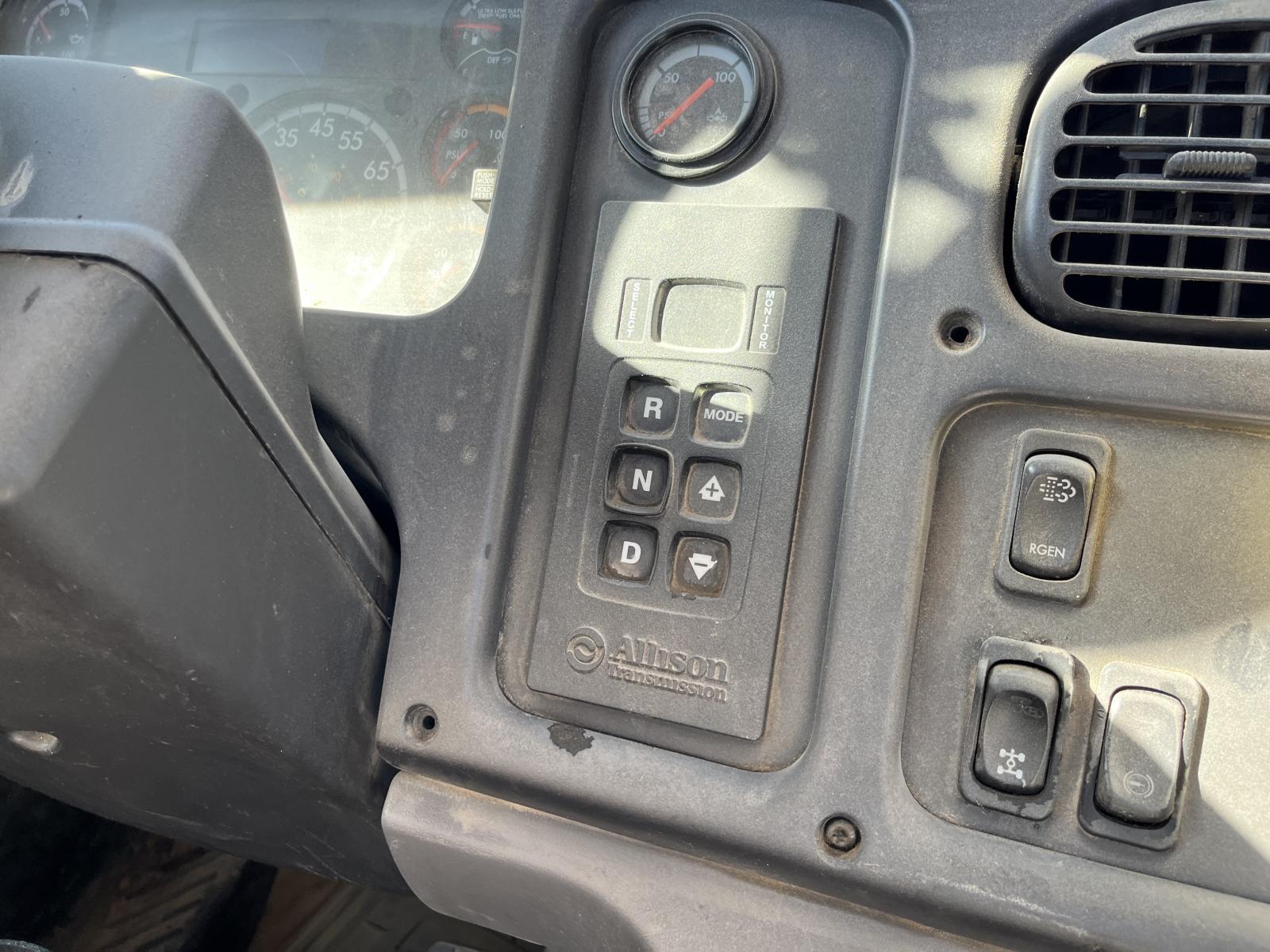 ./imagenes/INVOICE/2019/17856/FREIGHTLINER 108SD (14).JPG